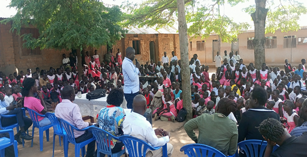 Dialogue with pupils and teachers on malaria Smart schools